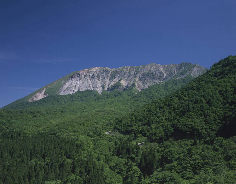 无人,横图,室外,白天,仰视,旅游,度假,石头,美景,森林,山,山脉,树林,植物,日本,亚洲,阴影,光线,石子,影子,景观,山顶,山峰,山峦,娱乐,树,树木,蓝色,绿色,蓝天,天空,阳光,自然,群山,天,享受,休闲,景色,放松,生长,晴朗,成长,自然风光,东亚,本州,万里无云,本州岛,日本国,中国地方,鸟取,鸟取县,颠峰,极峰,石块,晴空,晴空万里,彩图,低角度拍摄,大山町,西伯郡