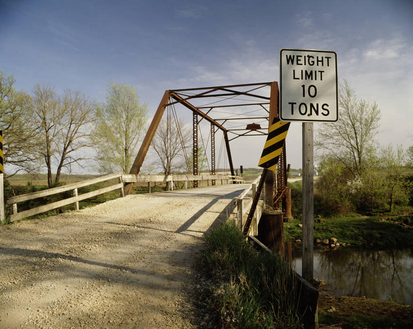 无人,栏杆,横图,室外,白天,正面,旅游,度假,草地,草坪,美景,树林,植物,指示牌,船,美国,阴影,光线,英文,标志,路标,文字,影子,字符,字母,景观,云,云朵,围栏,云彩,娱乐,标识,护栏,路牌,草,树,树木,蓝色,绿色,白云,蓝天,天空,阳光,自然,天,享受,休闲,景色,放松,军舰,生长,晴朗,成长,英文字母,北美,北美洲,自然风光,美洲,海军,战舰,战列舰,美军,军用战舰,战船,爱荷华战列舰,爱荷华号战列舰,北亚美利加洲,亚美利加洲,晴空,彩图,美利坚合众国