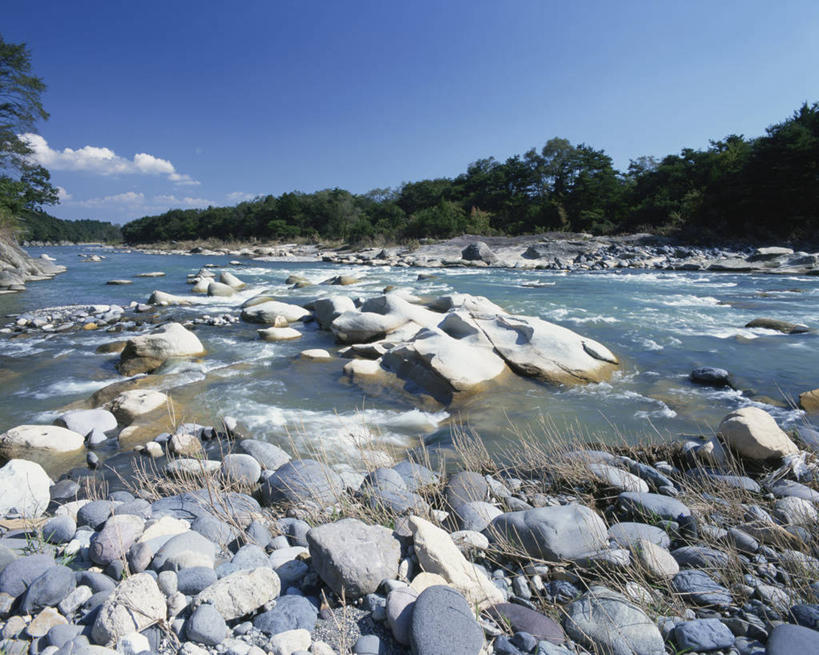 无人,横图,室外,白天,正面,旅游,度假,河流,石头,美景,森林,山,山脉,树林,水,植物,日本,亚洲,阴影,光线,石子,影子,河水,景观,山峰,水流,云,云朵,山峦,云彩,娱乐,树,树木,蓝色,绿色,白云,蓝天,天空,小溪,阳光,自然,群山,天,溪水,享受,休闲,景色,放松,生长,晴朗,成长,自然风光,东亚,本州,关东地方,本州岛,日本国,栃木,栃木县,鬼怒川,石块,岩石,晴空,彩图,盐谷郡,盐谷町