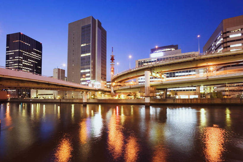 无人,公园,高楼大厦,横图,室外,白天,仰视,度假,河流,美景,日落,水,城市风光,城市,大桥,大厦,建筑,摩天大楼,桥梁,日本,亚洲,河水,景观,水流,晚霞,霞光,落日,高架,建筑群,桥,娱乐,建设,蓝色,倒影,蓝天,天空,黄昏,天,享受,休闲,景色,彩霞,放松,大阪,晴朗,倒映,高架桥,东亚,高架道路,跨线桥,本州,万里无云,大阪府,本州岛,日本国,近畿地方,近畿,中之岛,县厅,大阪市,中之岛公园,夕照,反照,薄暮,晴空,晴空万里,夕阳,彩图,低角度拍摄,傍晚,大楼,高层建筑,高楼,摩天楼,斜阳