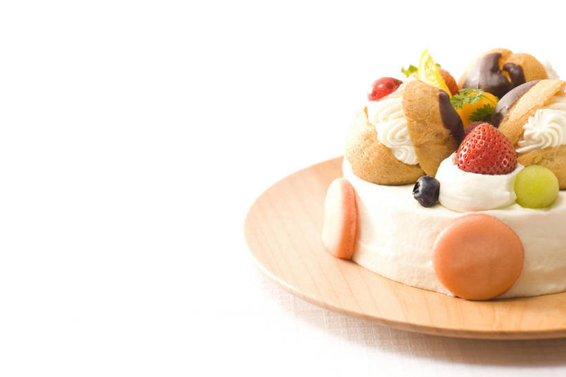 点心,无人,横图,室内,特写,白天,白色背景,正面,下午茶,餐桌,桌子,浆果,猕猴桃,餐具,水果,一堆,许多,切开,阴影,堆叠,堆积,新鲜,反射,碟子,盘,影子,桑葚,桑椹,生食,食品,果实,很多,食物,糕点,一个,白色,盘子,碟,奶油,覆盆子,切,摄影,有机食品,绿色食品,影棚,单个,餐台,堆,乳制品,剖面,切面,激凌,克林姆,淇淋,奇异果,猕猴梨,彩图,影棚拍摄,拍摄,水果奶油蛋糕,蛋糕