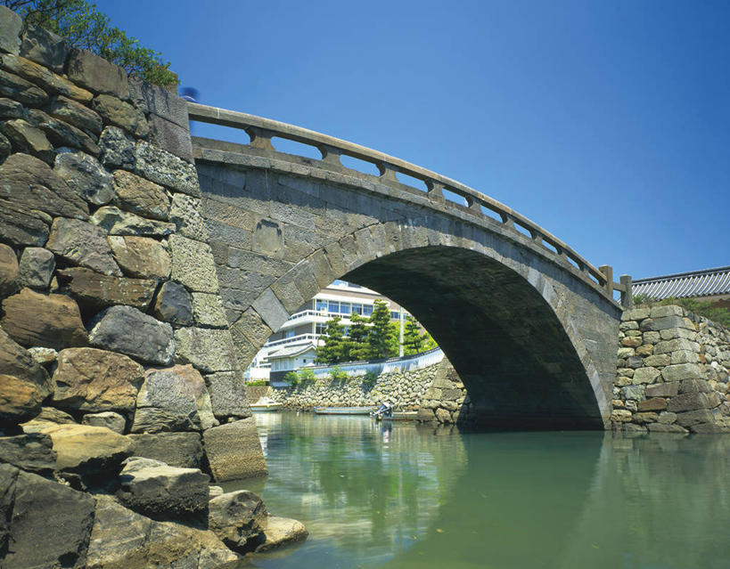 无人,横图,室外,白天,仰视,度假,河流,美景,水,城市风光,城市,桥梁,长崎,日本,亚洲,阴影,光线,影子,河水,景观,水流,桥,娱乐,石桥,拱桥,蓝色,蓝天,天空,阳光,天,享受,休闲,景色,放松,拱形,晴朗,人行桥,石拱桥,东亚,万里无云,日本国,长崎县,九州本岛,九州,九州岛,九州地方,平户,平户市,晴空,晴空万里,彩图,低角度拍摄