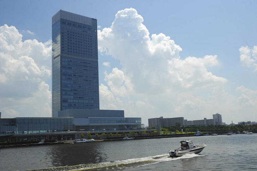 无人,高楼大厦,横图,室外,白天,正面,度假,河流,美景,水,城市风光,城市,大厦,建筑,轮船,摩天大楼,船,长野县,日本,亚洲,一艘,阴影,波纹,飞溅,溅,光线,液体,影子,河水,景观,水滴,水流,云,云朵,云彩,娱乐,水珠,蓝色,白云,蓝天,水纹,天空,阳光,船尾波,交通工具,波浪,天,享受,休闲,景色,放松,晴朗,喷洒,载具,东亚,本州,本州岛,日本国,中部地方,长野,新潟,新潟县,信浓川,晴空,彩图,大楼,高层建筑,高楼,摩天楼