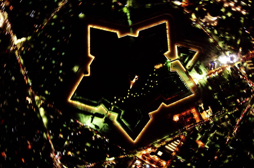 无人,高楼大厦,横图,俯视,航拍,室外,夜晚,度假,美景,城市风光,标志建筑,城市,大厦,地标,建筑,摩天大楼,夜景,北海道,日本,亚洲,阴影,光线,影子,景观,建筑群,灯光,娱乐,建设,享受,休闲,景色,放松,鸟瞰,东亚,日本国,北海道地方,北海道岛,函馆,函馆市,彩图,高角度拍摄,大楼,高层建筑,高楼,摩天楼,龟田役所土垒,柳野城,五棱郭