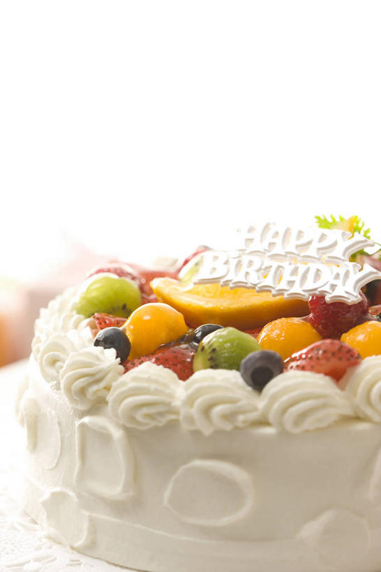 点心,无人,竖图,俯视,室内,特写,白天,白色背景,下午茶,餐桌,桌子,阴影,反射,影子,食品,食物,糕点,一个,摄影,影棚,单个,餐台,彩图,高角度拍摄,影棚拍摄,拍摄,水果奶油蛋糕,蛋糕