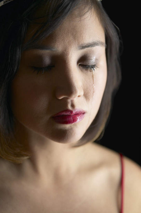 东方人,脸,头,脸颊,一个人,站,闭眼,哭,竖图,室内,特写,白天,正面,亚洲,仅一个年轻女性,仅一个女性,仅一个人,黑色背景,黄种人,肩膀,站着,闭,眼泪,摄影,影棚,年轻女性,女人,女性,白种人,亚洲人,头部,脸部,脸蛋,面部,闭眼睛,闭着眼,闭着眼睛,半身,彩图,影棚拍摄,拍摄