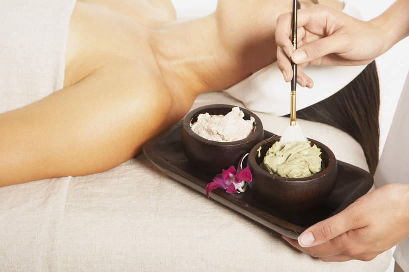 西方人,两个人,躺,捧,横图,俯视,室内,白天,餐具,欧洲,欧洲人,握,碟子,纺织物,盘,束发带,拿,拿着,涂抹,发带,盘子,刷子,碟,毛巾,清洁,握着,保暖,护肤品,透气,防水,储水,耐磨,吸水,卧着,年轻女性,女人,女性,白种人,端,端着,捧着,手捧,躺着,卧,半身,彩图,高角度拍摄