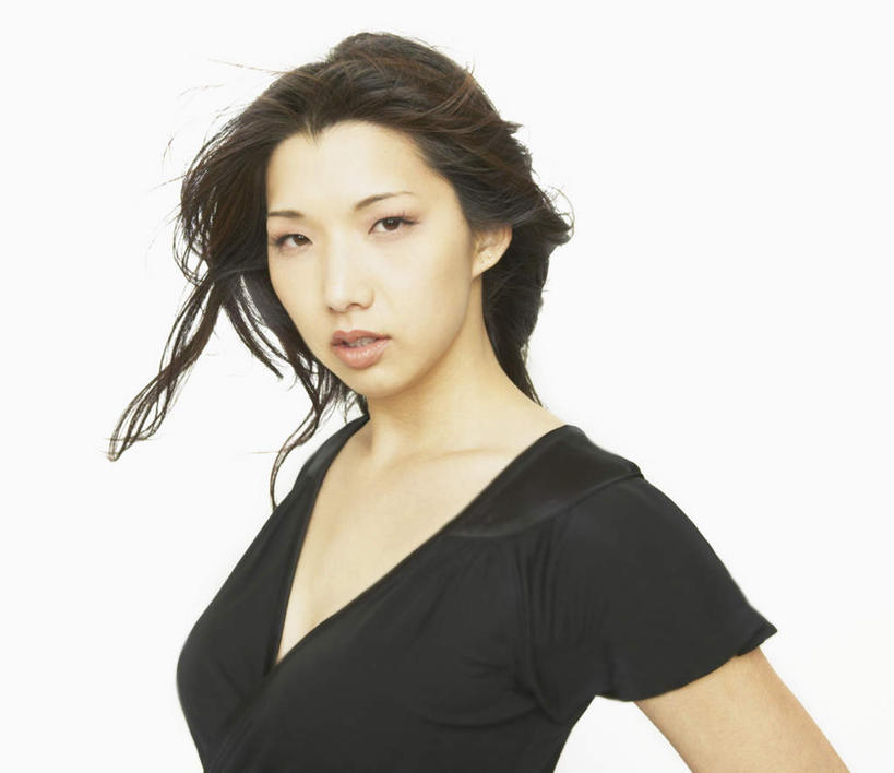 东方人,一个人,站,横图,室内,白天,白色背景,正面,裙子,亚洲,仅一个年轻女性,仅一个女性,仅一个人,连衣裙,飘扬,注视,黄种人,黑色,观察,看,站着,摄影,影棚,观看,飘逸,察看,关注,飞扬,年轻女性,女人,女性,亚洲人,长发,站立,半身,彩图,影棚拍摄,拍摄