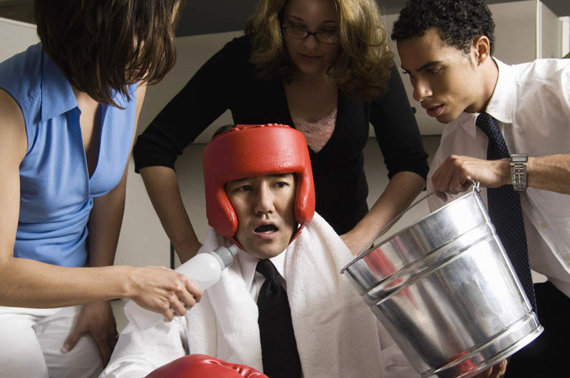 东方人,西方人,四个人,同事,商务人士,拳击手,商务男性,商务女性,站,坐,捏,横图,室内,白天,正面,衬衫,锻炼,安全,成功,比赛,运动,合作,团队,集体,信心,拳击,帽子,欧洲,非洲,黑人,欧洲人,亚洲,阴影,套装,反射,铁桶,桶,头盔,影子,墙,防护,领带,拳击手套,捏着,拎,注视,黄种人,运动器械,队伍,墙壁,墙面,红色,白色,安全帽,容器,手套,观察,看,站着,张嘴,健身器械,观看,储藏,保护,察看,领导,象征,庄重,成就,储存,关注,保险,商务装,身份,健身器材,合伙,领袖,张大嘴巴,工薪阶层,保全,周全,安稳,安定,正式,地位,一顶,防护手套,平安,体育,男人,男性,年轻女性,女人,女性,中年男性,白种人,非洲人,亚洲人,白领,拳击家,拳击运动员,上班族,张开嘴,站立,坐着,半身,彩图,衬衣,健身,贮存,运动器材,拎着