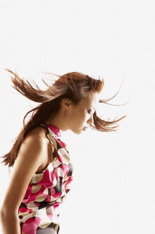 东方人,一个人,站,闭眼,竖图,室内,白天,白色背景,侧面,裙子,亚洲,仅一个年轻女性,仅一个女性,仅一个人,连衣裙,飘扬,黄种人,站着,摄影,影棚,飘逸,飞扬,年轻女性,女人,女性,亚洲人,长发,闭眼睛,闭着眼,闭着眼睛,站立,半身,彩图,影棚拍摄,拍摄