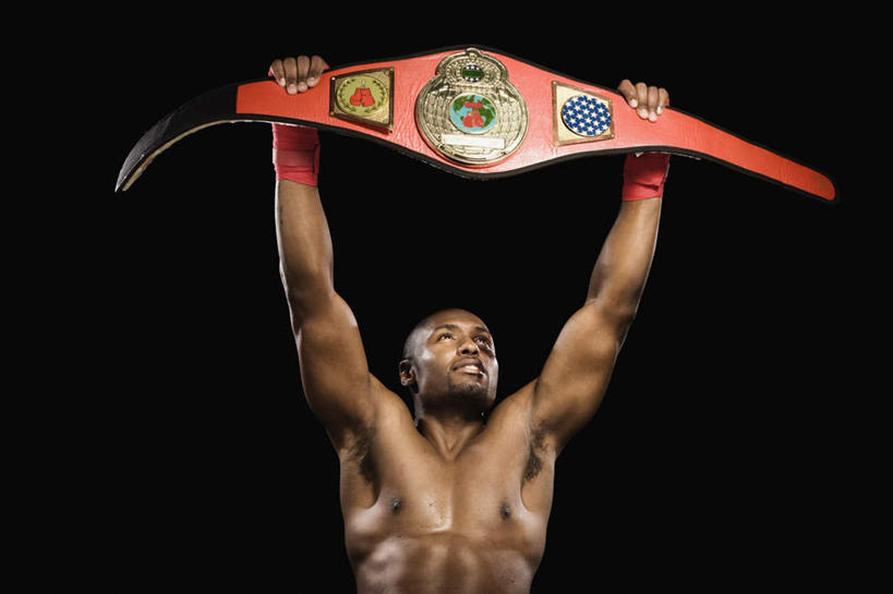 西方人,肌肉,健壮,一个人,拳击手,举,横图,室内,白天,正面,锻炼,成功,胜利,比赛,运动,拳击,欧洲,非洲,黑人,欧洲人,仅一个男性,仅一个人,仅一个中年男性,阴影,黑色背景,反射,影子,注视,腰带,裸露,红色,观察,看,托,健康,光彩,活力,力量,摄影,影棚,观看,青春,察看,强壮,关注,裸,荣誉,奖品,配饰,荣耀,裤带,光荣,体育,男人,男性,中年男性,非洲人,拳击家,拳击运动员,举起,举手,举着,向上举,向上伸,向上托,半身,彩图,影棚拍摄,健身,拍摄,拳王腰带,拳王金腰带