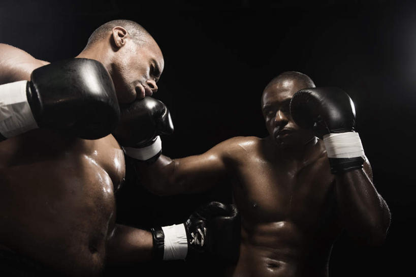 西方人,两个人,拳击手,体育馆,栏杆,运动场,站,横图,室内,夜晚,正面,锻炼,安全,比赛,运动,拳击,欧洲,非洲,黑人,欧洲人,阴影,反射,影子,围栏,防护,拳击手套,注视,运动器械,体育场,护栏,相视,黑色,手套,观察,看,站着,面对面,健身器械,击打,观看,对视,保护,察看,互视,关注,保险,相对,健身器材,相看,对手,保全,周全,安稳,安定,运动馆,防护手套,平安,体育,男人,男性,中年男性,非洲人,拳击家,拳击运动员,站立,半身,彩图,健身,运动器材