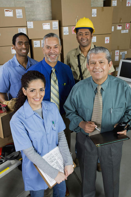 西方人,同事,商务人士,机修工,商务男性,工厂,站,笑,微笑,露齿笑,竖图,室内,白天,正面,衬衫,成功,合作,团队,集体,信心,帽子,欧洲,非洲,黑人,欧洲人,五个人,一堆,许多,握,阴影,堆叠,堆积,套装,反射,包装,材料,档案,头盔,文件,影子,纸箱,领带,许多人,注视,队伍,工人,黄色,安全帽,容器,箱子,资料,观察,看,站着,一群人,握着,观看,堆,察看,领导,象征,庄重,成就,关注,文档,纸板箱,商务装,身份,合伙,领袖,工薪阶层,包装箱,正式,地位,一顶,老年男性,男人,男性,年轻女性,中年男性,白种人,非洲人,白领,机械师,机修工人,上班族,站立,半身,彩图,衬衣,工地,制造厂