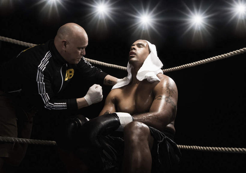 西方人,两个人,拳击手,体育馆,运动场,坐,闭眼,说,横图,室内,夜晚,正面,锻炼,讨论,安全,比赛,运动,拳击,道路,路,公路,照明,欧洲,非洲,黑人,欧洲人,阴影,服装,裤子,光线,纺织物,影子,灯光,防护,拳击手套,交通,注视,鼓励,运动器械,体育场,灯,衣服,黑色,手套,灯具,毛巾,观察,加油,看,清洁,教练,疲倦,健身器械,打气,服饰,观看,保暖,保护,聚光灯,照亮,察看,疲劳,疲惫,衣着,照明设备,穿着,关注,鼓舞,保险,困乏,健身器材,透气,防水,疲乏,保全,周全,安稳,安定,运动馆,防护手套,委顿,疲困,疲顿,疲钝,倦怠,怠倦,衣饰,储水,耐磨,吸水,交流,平安,体育,男人,男性,中年男性,非洲人,拳击家,拳击运动员,马路,闭眼睛,闭着眼,闭着眼睛,沟通,讲话,交谈,商讨,说话,抬头,谈话,仰头,坐着,半身,彩图,健身,运动器材