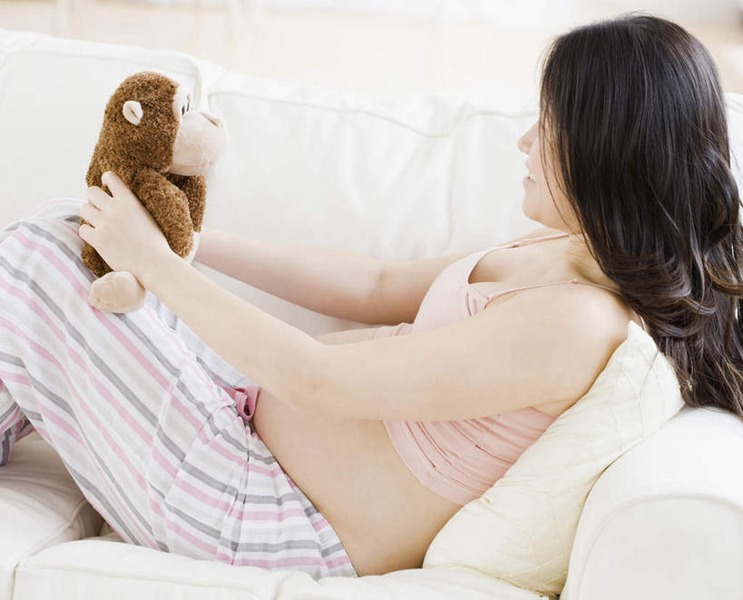 东方人,孕妇,一个人,客厅,坐,横图,室内,白天,侧面,游戏,沙发,玩具,亚洲,仅一个年轻女性,仅一个女性,仅一个人,握,阴影,服装,反射,影子,玩,注视,休闲装,黄种人,娱乐,衣服,观察,看,休闲,怀孕,休闲服,益智,握着,服饰,观看,活动,察看,起居室,待产,发泄,关注,消遣,智力,布艺沙发,宣泄,妊娠,准妈妈,客堂,年轻女性,女人,女性,亚洲人,产妇,玩耍,嬉戏,坐着,半身,彩图