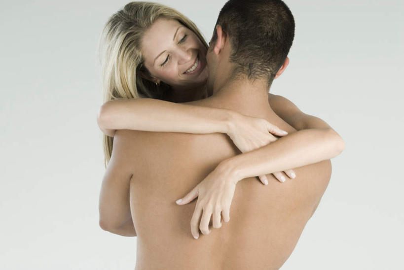 西方人,背部,两个人,家庭,夫妻,站,闭眼,抱,笑,微笑,露齿笑,横图,室内,白天,白色背景,正面,爱情,欧洲,欧洲人,阴影,反射,影子,浪漫,裸露,站着,温暖,温馨,一家人,恩爱,恋人,摄影,影棚,抱着,和睦,搂着,裸,男人,男性,年轻男性,年轻女性,女人,女性,白种人,年轻人,夫妇,情侣,闭眼睛,闭着眼,闭着眼睛,搂,搂抱,站立,半身,彩图,影棚拍摄,拍摄,伴侣,融洽