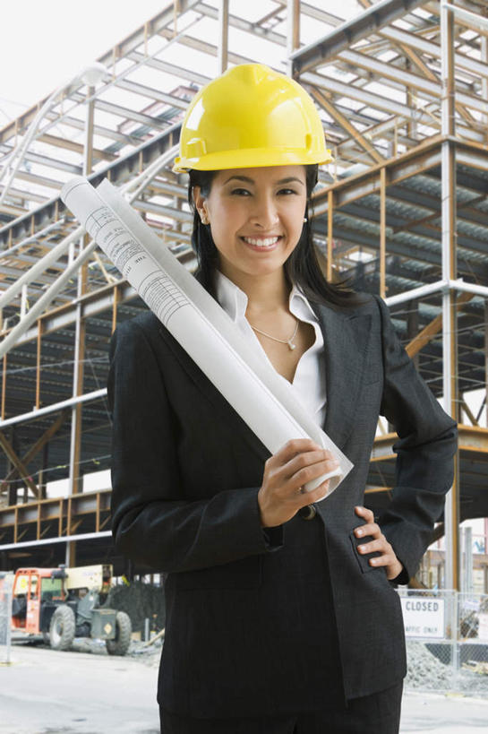 西方人,一个人,商务人士,商务女性,站,笑,微笑,露齿笑,竖图,室外,白天,正面,帽子,欧洲,欧洲人,仅一个年轻女性,仅一个女性,仅一个人,握,套装,头盔,图纸,支架,设计图,注视,手叉腰,架子,脚手架,施工,黄色,安全帽,建筑工地,叉腰,观察,看,站着,握着,观看,支撑,一份,固定,察看,关注,商务装,工程图,草图,蓝图,工薪阶层,一顶,地盘,建筑地盘,施工地盘,年轻女性,女人,女性,白种人,白领,上班族,设计,站立,半身,彩图,工地,稳固