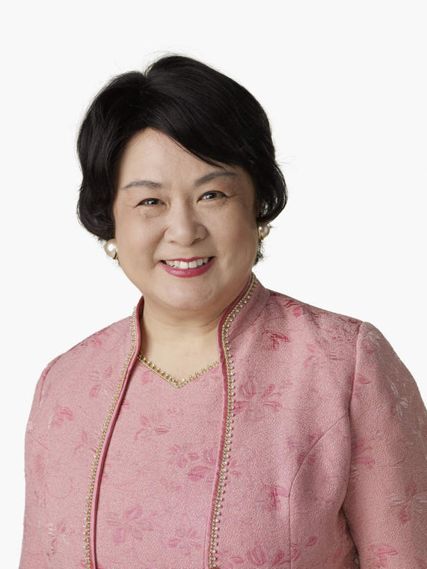 东方人,一个人,站,笑,微笑,露齿笑,竖图,室内,白天,白色背景,正面,亚洲,仅一个女性,仅一个人,阴影,服装,反射,影子,注视,休闲装,黄种人,衣服,粉色,观察,看,站着,休闲,休闲服,摄影,服饰,仅一个老年女性,影棚,观看,察看,关注,老年女性,女人,女性,亚洲人,站立,半身,彩图,影棚拍摄,拍摄