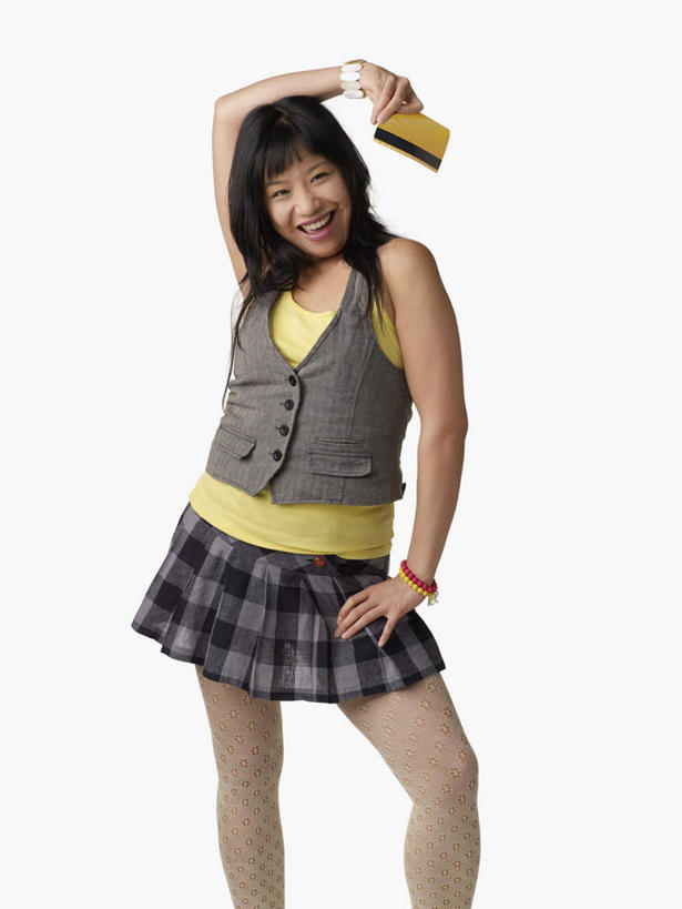 东方人,一个人,站,举,笑,微笑,露齿笑,竖图,室内,白天,白色背景,正面,裙子,信用卡,亚洲,仅一个女性,仅一个人,握,阴影,服装,反射,影子,注视,休闲装,黄种人,手叉腰,装饰品,一个,衣服,饰品,手链,首饰,叉腰,观察,看,托,站着,仅一个中年女性,休闲,休闲服,卡,握着,储蓄卡,短裙,摄影,服饰,手镯,影棚,单个,观看,半身裙,百褶裙,察看,关注,镯子,银行卡,女人,女性,中年女性,亚洲人,举起,举手,举着,向上举,向上伸,向上托,站立,半身,彩图,影棚拍摄,拍摄