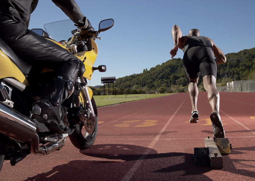 西方人,两个人,伙伴,朋友,运动员,体育馆,运动场,起跑线,起点,跑,横图,室外,白天,运动服,运动鞋,锻炼,友谊,运动,合作,团队,草地,草坪,植物,摩托车,帽子,鞋子,欧洲,非洲,黑人,欧洲人,一辆,阴影,服装,开始,光线,起跑器,头盔,影子,跑道,体育场,车,草,树,树木,骑,背面,衣服,蓝色,绿色,蓝天,天空,阳光,自然,安全帽,交通工具,天,骑车,战略,服饰,田径场,生长,晴朗,成长,休闲鞋,衣着,穿着,载具,塑胶跑道,助跑器,万里无云,起始,联合,合谋,运动馆,一顶,衣饰,配合,体育,协作,男人,男性,年轻男性,非洲人,晴空,晴空万里,体育运动员,运动选手,跑步,半身,彩图,健身,起跑点,全天候田径运动跑道,运动装