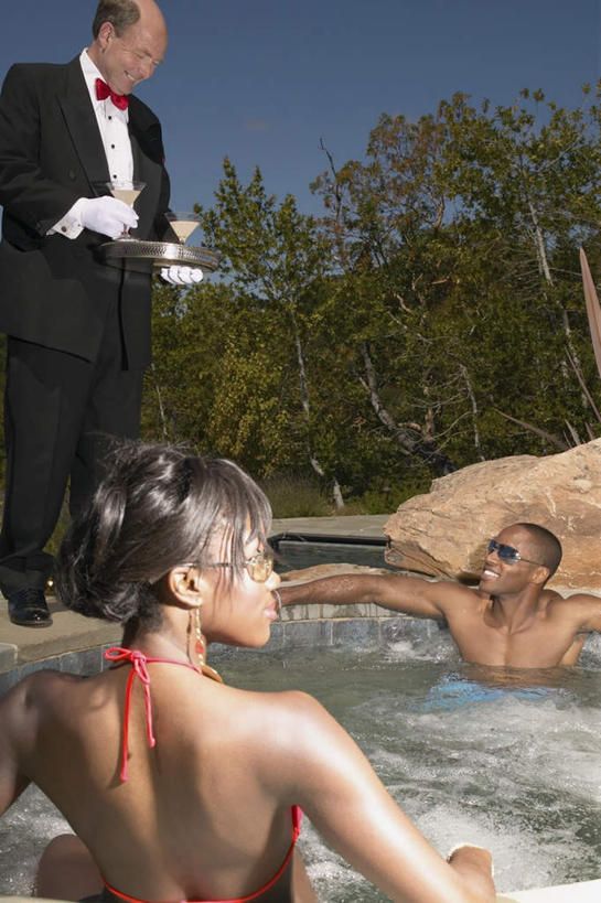 西方人,背部,三个人,服务员,站,坐,伸展双臂,竖图,室外,白天,正面,泳装,比基尼,爱情,安全,石头,温泉,植物,雾,餐具,欧洲,非洲,黑人,欧洲人,阴影,沸腾,光线,蒸汽,碟子,墨镜,盘,石子,眼镜,影子,防护,水蒸气,雾气,浪漫,扭头,注视,裸露,树,树木,绿色,阳光,自然,盘子,手套,太阳镜,太阳眼镜,碟,观察,看,站着,转头,温暖,温馨,遮阳镜,恩爱,搭,恋人,泉水,生长,温和,成长,观看,保护,气体,和睦,察看,搭着,关注,裸,保险,蒸发,保全,周全,安稳,安定,防护手套,地热,平安,男人,男性,年轻男性,年轻女性,女人,女性,中年男性,非洲人,情侣,服务生,侍者,石块,岩石,敞开双臂,伸开双臂,展开双肩,站立,张开手臂,张开双臂,坐着,半身,彩图,三点式,泳衣,伴侣,融洽