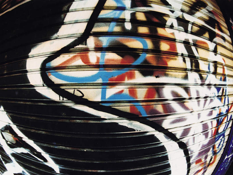 无人,横图,室外,特写,白天,正面,抽象,广角镜头,鱼眼镜头,绘画,门,静物,金属制品,东京,日本,亚洲,艺术,金属,彩绘,图案,线条,艺术品,古典,凌乱,文化,红色,蓝色,黑色,工艺品,门框,品味,概念,卷帘门,美术,混乱,高雅,东亚,本州,关东地方,本州岛,日本国,东京都,美学,纷乱,缭乱,庞杂,图文,彩图,涂鸦