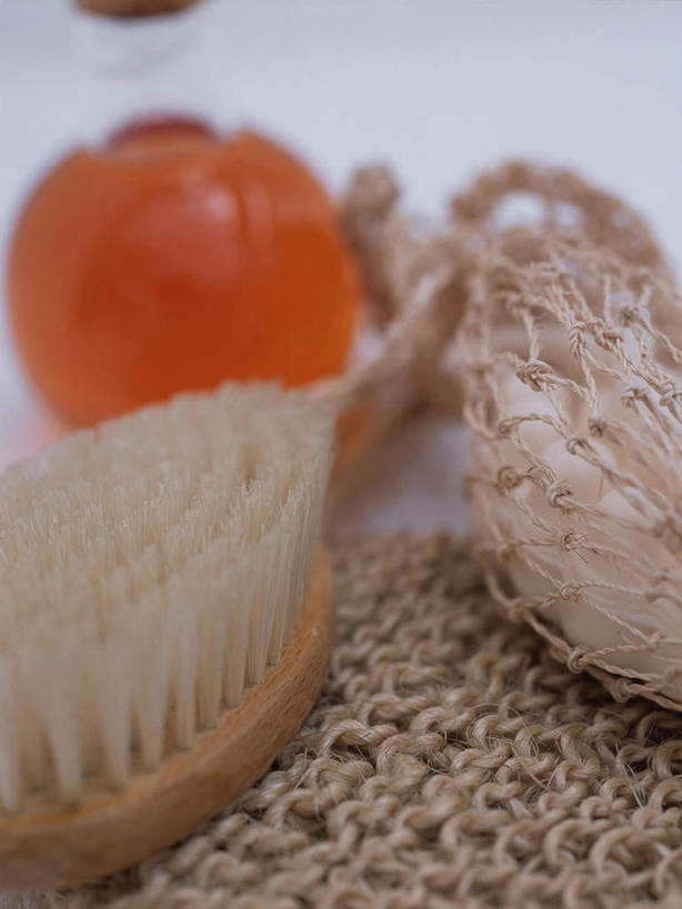 无人,竖图,俯视,室内,特写,白天,柑橘,水果,阴影,新鲜,反射,影子,生食,食品,果实,食物,一个,刷子,橙色,有机食品,绿色食品,单个,沐浴刷,清洁用具,洗浴用具,橘子,桔子,橙子,橙,彩图,高角度拍摄