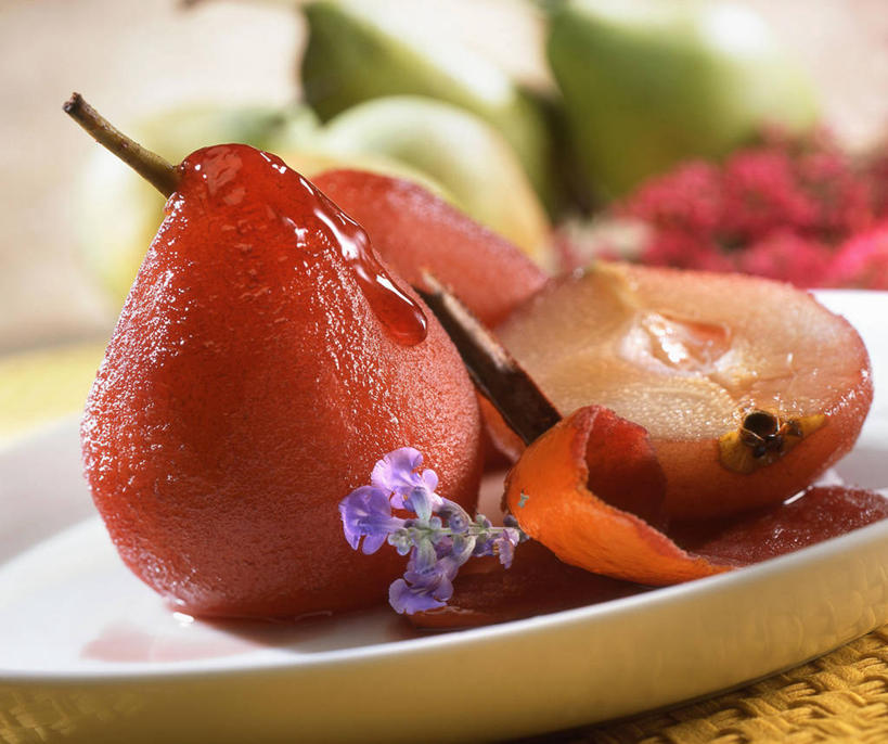 红酒,葡萄酒,无人,横图,俯视,室内,特写,白天,烹饪,餐桌,桌子,梨,餐具,水果,阴影,朦胧,模糊,新鲜,装饰,盛开,反射,碟子,盘,影子,生食,料理,食品,果实,酒类,花蕾,菜肴,美食,酒,花,花瓣,花朵,鲜花,食物,饮料,一个,紫色,盘子,碟,花苞,花蕊,红葡萄酒,香梨,摄影,佳肴,有机食品,绿色食品,影棚,单个,餐台,华丽,修饰,点缀,配菜,衬托,美观,雅致,雅观,生梨,彩图,高角度拍摄,影棚拍摄,拍摄,红酒梨