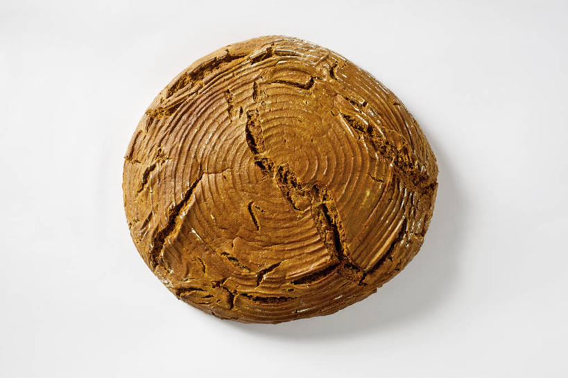 点心,面包,无人,横图,俯视,室内,特写,白天,白色背景,餐桌,桌子,阴影,反射,纹路,纹理,影子,食品,面点,褐色,食物,糕点,一个,摄影,影棚,单个,餐台,肌理,彩图,高角度拍摄,影棚拍摄,拍摄,酵母面包