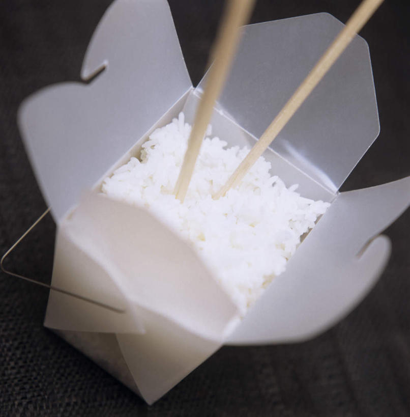 无人,竖图,俯视,室内,特写,白天,餐桌,筷子,桌子,餐具,一堆,一双,许多,阴影,堆叠,堆积,黑色背景,朦胧,模糊,反射,影子,塑料,谷类,谷物,米,文化,传统,大米,白色,容器,塑料制品,摄影,影棚,餐台,储藏,外卖,堆,礼节,储存,礼仪,进餐用具,彩图,高角度拍摄,影棚拍摄,拍摄,贮存