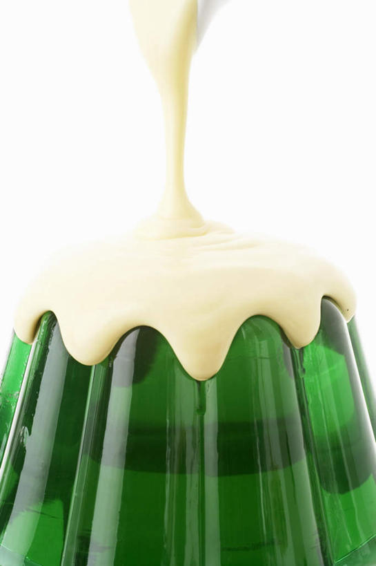 点心,无人,竖图,俯视,室内,特写,白天,白色背景,餐桌,桌子,阴影,反射,影子,食品,甜点,甜品,一颗,食物,糕点,绿色,果冻,甜食,零食,奶油,摄影,影棚,餐台,乳制品,啫喱,车叶草,激凌,克林姆,淇淋,彩图,高角度拍摄,影棚拍摄,拍摄