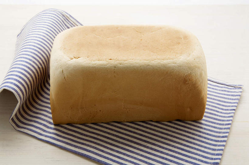 点心,面包,无人,横图,俯视,室内,特写,白天,白色背景,餐桌,桌子,一块,阴影,条纹,反射,影子,食品,面点,食物,糕点,蓝色,餐巾,摄影,影棚,餐台,保洁方巾,口布,彩图,高角度拍摄,影棚拍摄,拍摄