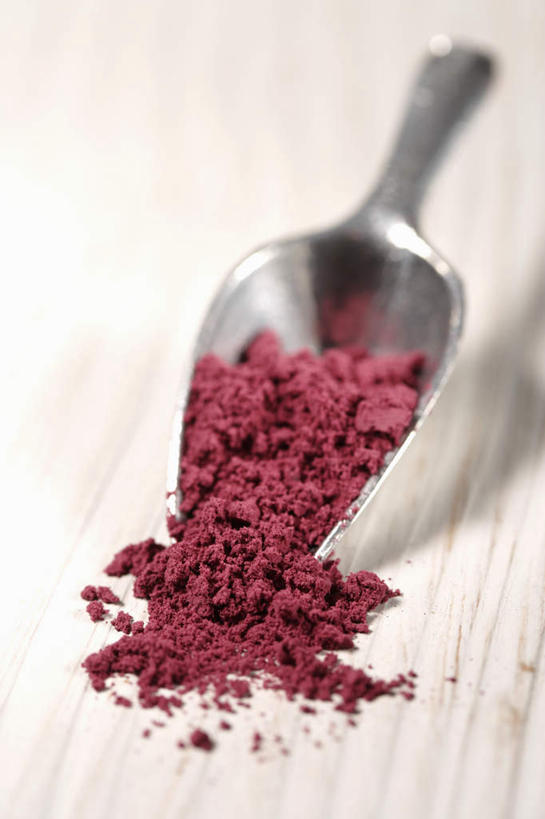 无人,竖图,俯视,室内,特写,白天,桌面,桌子,浆果,水果,一堆,阴影,堆叠,堆积,朦胧,模糊,新鲜,反射,木制,铲子,粉末,影子,生食,食品,果实,食物,一个,紫色,木制品,粉,有机食品,绿色食品,单个,堆,粉状,粉剂,阿萨伊浆果,巴西莓,彩图,高角度拍摄