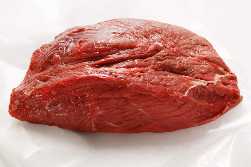 无人,横图,俯视,室内,特写,白天,白色背景,餐桌,桌面,桌子,一块,阴影,新鲜,反射,纹路,纹理,影子,肉,牛肉,食品,肉类,食材,食物,红色,摄影,影棚,餐台,肉食,肌理,彩图,高角度拍摄,影棚拍摄,拍摄