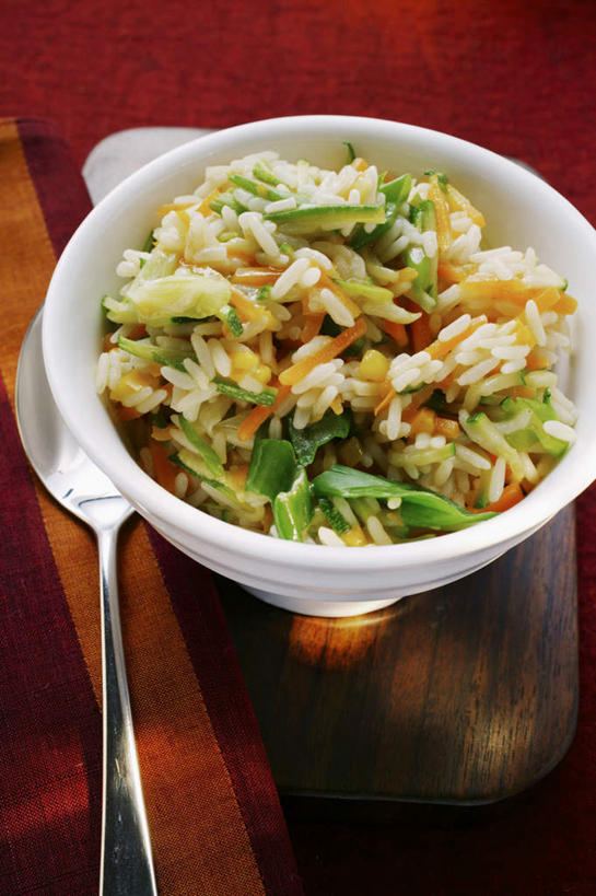 米饭,无人,竖图,俯视,室内,特写,白天,烹饪,中餐,餐桌,桌面,桌子,蔬菜,一堆,许多,阴影,堆叠,堆积,新鲜,反射,布料,影子,勺子,陶瓷,料理,食品,陶瓷制品,饭,布纹,菜肴,美食,桌布,食物,餐巾,容器,调羹,台布,汤匙,碗,中式,摄影,佳肴,有机食品,绿色食品,影棚,餐台,储藏,堆,五谷,储存,菜饭,彩图,高角度拍摄,影棚拍摄,拍摄,贮存