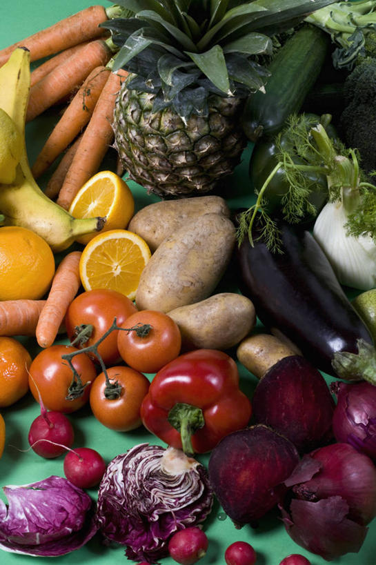 无人,竖图,俯视,室内,特写,白天,菠萝,草莓,浆果,柠檬,香蕉,萝卜,胡萝卜,黄瓜,辣椒,茄子,蔬菜,土豆,西红柿,洋葱,水果,绿色背景,阴影,新鲜,反射,影子,生食,食品,果实,蔬果,食物,摄影,有机食品,绿色食品,影棚,甜橙,玉葱,彩椒,辣角,红海椒,大椒,辣虎,广椒,馍馍蛋,荷兰葱,益母果,洋莓,水果皇后,柠果,红莓,甘蕉,凤梨,地莓,橙子,橙,圆葱,洋芋,洋柿子,洋葱头,甜椒,柿子椒,山药蛋,球葱,青瓜,马铃薯,落苏,酪酥,辣子,昆仑瓜,胡瓜,红萝卜,海椒,柑仔蜜,甘荀,番茄,番椒,灯笼椒,葱头,臭柿,矮瓜,彩图,高角度拍摄,影棚拍摄,拍摄,鹄壳,黄橙,黄果,金橙,金环,金球,糖橙,红洋葱,六月柿,喜报三元