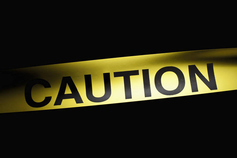 无人,横图,室内,特写,白天,正面,静物,一排,阴影,黑色背景,整齐,反射,英文,标志,文字,影子,字符,字母,分开,标识,排列,黄色,黑色,隔断,摄影,影棚,英文字母,隔离,队列,封闭,间隔,警戒线,封锁线,断绝,隔开,屏蔽,屏绝,远离,中断,阻遏,阻隔,封锁,彩图,影棚拍摄,拍摄