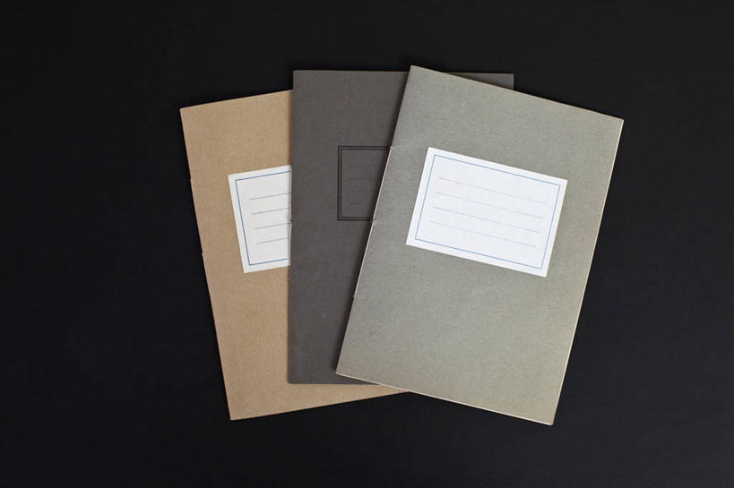 无人,横图,俯视,室内,特写,白天,静物,一排,阴影,黑色背景,整齐,反射,影子,记事本,排列,本子,笔记本,三本,摄影,影棚,堆,队列,彩图,高角度拍摄,影棚拍摄,拍摄