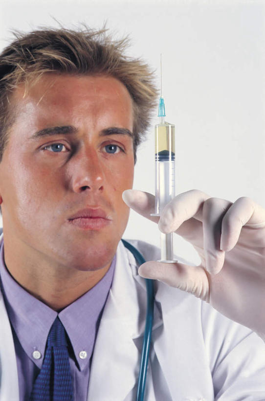 西方人,脸,头,脸颊,手,一个人,医生,举,竖图,室内,特写,白天,白色背景,正面,工作服,制服,欧洲,欧洲人,仅一个男性,仅一个人,握,阴影,光线,影子,拿,拿着,注视,肩膀,仅一个年轻男性,手套,听诊器,观察,看,托,医护人员,医疗人员,手部,橡胶,针管,针筒,握着,注射,摄影,影棚,观看,单手,察看,医疗,医疗设备,注射器,关注,医疗器械,橡胶手套,医疗工具,橡胶制品,医用手套,工作制服,检测工具,男人,男性,年轻男性,白种人,头部,脸部,脸蛋,面部,大夫,举起,举手,举着,向上举,向上伸,向上托,半身,彩图,影棚拍摄,工作套服,拍摄