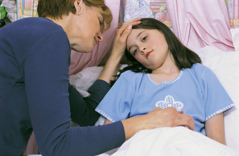 西方人,儿童,两个人,家庭,母亲,女儿,坐,躺,摸,横图,室内,白天,正面,纯洁,床,纺织品,欧洲,欧洲人,抚摸,阴影,服装,装饰,光线,毛毯,毯子,影子,双人床,床单,注视,休闲装,被子,纺织,小孩,衣服,垫子,观察,看,休闲,生病,温暖,温馨,母女,一家人,休闲服,可爱,母爱,童年,童趣,服饰,观看,担忧,华丽,修饰,安慰,点缀,和睦,察看,被单,抚慰,慰藉,忧虑,关注,忧郁,童真,烂漫,无邪,衬托,美观,雅致,雅观,抱病,劝慰,卧着,担心,天真,年轻女性,女孩,女人,女性,白种人,孩子,年轻人,触摸,接触,躺着,卧,坐着,半身,彩图,融洽,女生