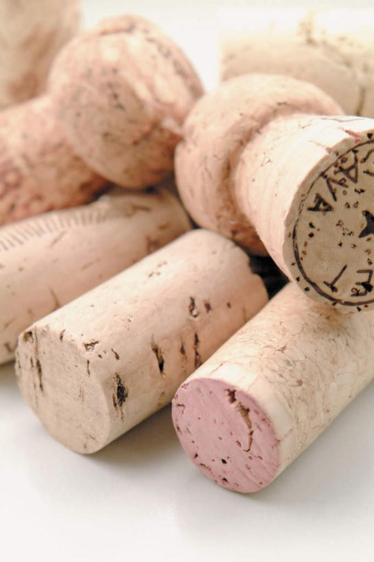 无人,竖图,俯视,室内,特写,白天,白色背景,静物,一堆,许多,堆叠,堆积,木制,软木塞,木制品,瓶塞,摄影,影棚,堆,保存,密封,彩图,高角度拍摄,影棚拍摄,拍摄