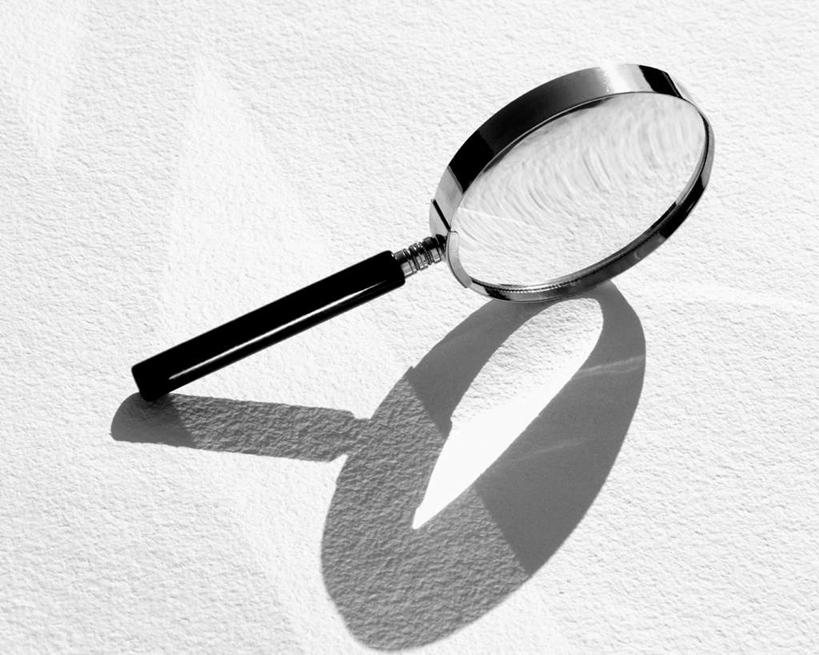 无人,横图,俯视,黑白,室内,特写,白天,白色背景,仪器,静物,玻璃,阴影,检查,反射,分析,光线,科学,放大镜,影子,地面,玻璃制品,一个,观察,清晰,探索,摄影,影棚,放大,单个,观看,仔细,透镜,凸透镜,聚焦,关注,光学,清楚,高角度拍摄,影棚拍摄,拍摄