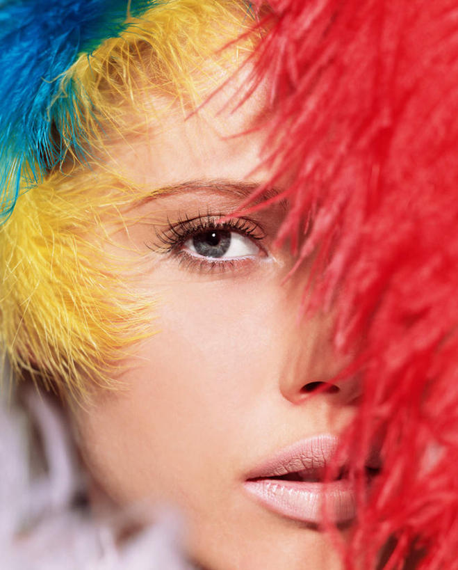 西方人,脸,头,脸颊,一个人,竖图,室内,特写,白天,正面,羽毛,欧洲,欧洲人,仅一个年轻女性,仅一个女性,仅一个人,阴影,朦胧,模糊,轻盈,柔软,装饰,光线,头巾,影子,注视,黄色,红色,蓝色,观察,看,摄影,影棚,观看,华丽,修饰,点缀,察看,关注,轻柔,衬托,美观,雅致,雅观,尤物,年轻女性,女人,女性,白种人,头部,脸部,脸蛋,面部,半身,彩图,影棚拍摄,拍摄,佳丽,丽人,美人