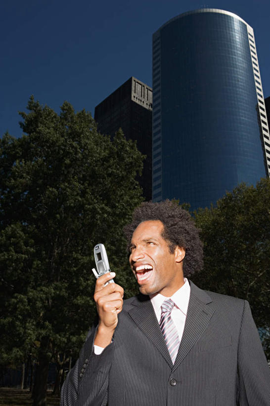 西方人,一个人,商务人士,商务男性,高楼大厦,站,打电话,竖图,全景,室外,白天,仰视,衬衫,办公楼,天际线,植物,大厦,建筑,摩天大楼,写字楼,电话,手机,欧洲,非洲,黑人,欧洲人,仅一个男性,仅一个人,握,套装,领带,拿,拿着,注视,通讯设备,树,树木,仅一个年轻男性,绿色,天空,自然,楼宇,天,观察,看,站着,张嘴,商务楼,握着,生长,成长,观看,察看,象征,庄重,关注,商务装,身份,张大嘴巴,工薪阶层,正式,地位,交流,男人,男性,年轻男性,非洲人,白领,上班族,张开嘴,沟通,通话,站立,半身,彩图,低角度拍摄,衬衣,大楼,高层建筑,高楼,摩天楼