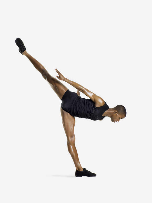 西方人,一个人,跳舞者,站,竖图,室内,白天,白色背景,侧面,运动服,跳舞,欧洲,欧洲人,仅一个男性,仅一个人,弯腰,服装,注视,仅一个年轻男性,衣服,低头,观察,看,站着,摄影,服饰,影棚,观看,单脚,察看,衣着,穿着,关注,舞姿,弯身,垂头,衣饰,男人,男性,年轻男性,白种人,舞蹈家,舞蹈演员,舞者,站立,彩图,全身,影棚拍摄,拍摄,舞蹈,运动装