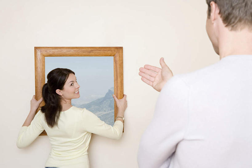 西方人,两个人,站,横图,室内,白天,白色背景,爱情,欧洲,欧洲人,握,服装,墙,浪漫,指挥,注视,休闲装,墙壁,墙面,背面,衣服,白色,观察,看,站着,休闲,温暖,温馨,休闲服,恩爱,握着,恋人,服饰,观看,和睦,察看,关注,一幅,挂画,男人,男性,年轻男性,年轻女性,女人,女性,白种人,情侣,站立,半身,彩图,伴侣,融洽