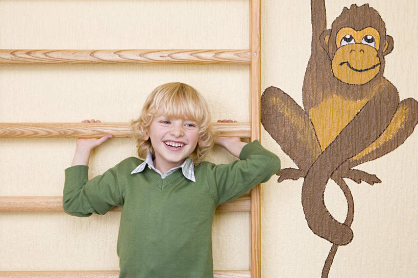 西方人,儿童,一个人,栏杆,站,笑,微笑,露齿笑,横图,室内,白天,正面,纯洁,壁纸,哺乳动物,猴,野生动物,猴子,欧洲,欧洲人,仅一个男性,仅一个人,服装,装饰,墙,围栏,注视,休闲装,护栏,墙壁,墙面,一只,小孩,衣服,动物,观察,看,站着,仅一个小孩,休闲,休闲服,可爱,童年,童趣,服饰,活泼,观看,华丽,修饰,点缀,察看,关注,童真,烂漫,无邪,衬托,美观,雅致,雅观,天真,男孩,男人,男性,白种人,孩子,墙纸,站立,半身,彩图,男生