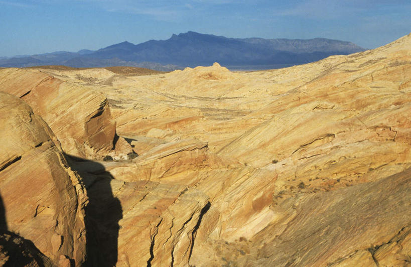 无人,公园,横图,室外,白天,正面,旅游,度假,石头,美景,山,山脉,峡谷,美国,堆积,纹路,石子,纹理,景观,山峰,山谷,山峦,娱乐,蓝色,蓝天,天空,自然,群山,天,享受,休闲,景色,放松,晴朗,风化,北美,北美洲,国家公园,岩层,自然风光,美洲,内华达州,万里无云,肌理,北亚美利加洲,亚美利加洲,内华达,北美艾灌木丛州,产银之州,银山州,银之州,火焰谷国家公园,风蚀,石化,风蚀地貌,岩石层,石块,岩石,晴空,晴空万里,彩图