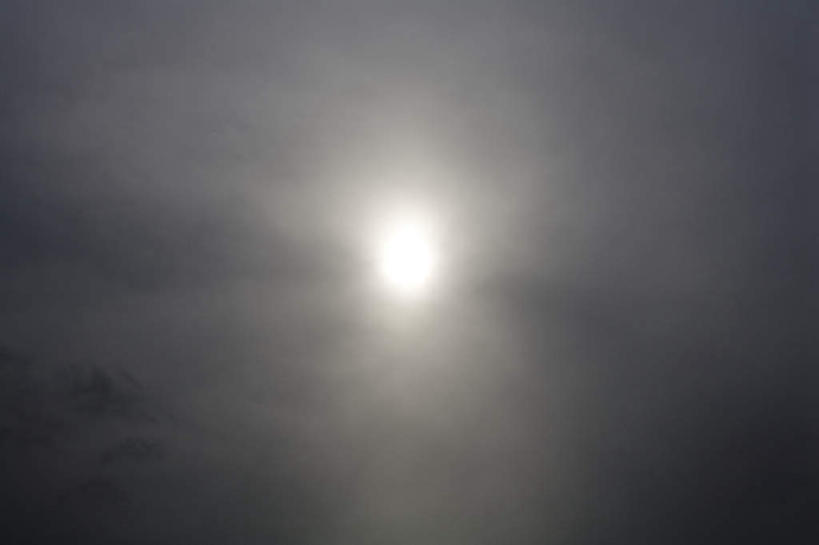 无人,横图,室外,白天,仰视,旅游,度假,美景,太阳,雾,阴影,朦胧,模糊,光线,影子,景观,云,云朵,云彩,娱乐,蓝色,白云,蓝天,天空,阳光,自然,天,享受,休闲,景色,放松,晴朗,迷雾,自然风光,大雾,晴空,彩图,低角度拍摄