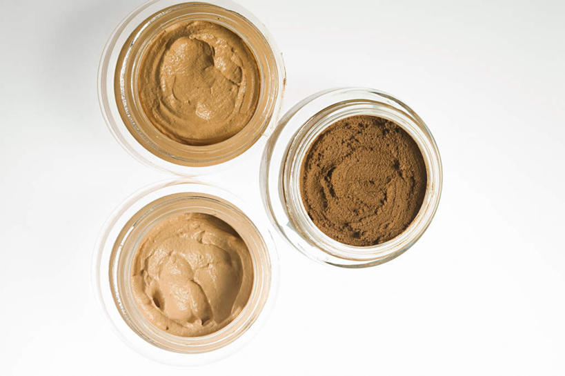 无人,横图,俯视,室内,特写,白天,白色背景,化妆,美容,静物,护肤,阴影,反射,罐子,影子,棕色,玻璃制品,三个,玻璃瓶,化妆品,瓶子,保养,享受,休闲,粉底液,放松,保健,摄影,影棚,养颜,彩图,高角度拍摄,影棚拍摄,拍摄